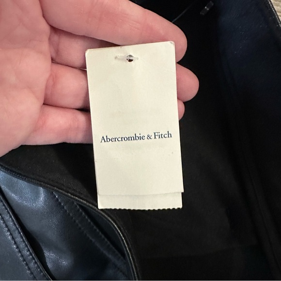 Abercrombie & Fitch Curve Love 90s Straight Ultra Vegan Leather Pant Sz 32 NWT - Picture 7 of 8